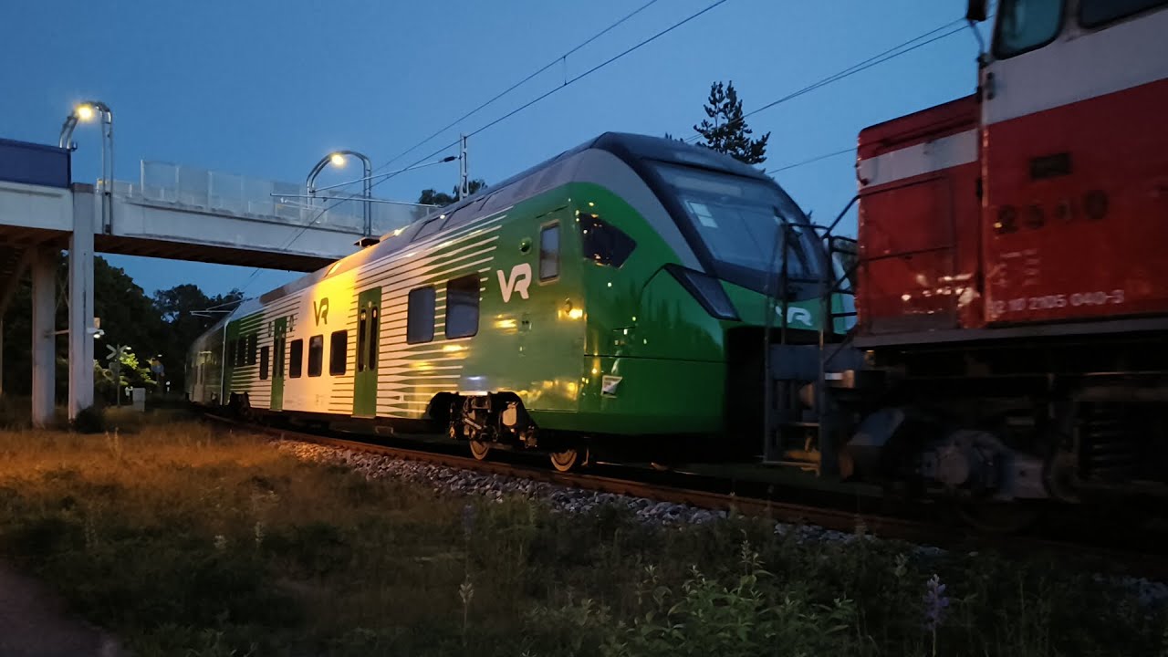 Uuden Sm7-lähijunan siirto Hangosta ohittaa Hyvinkään/New Sm7-train transfer from Hanko at Hyvinkää