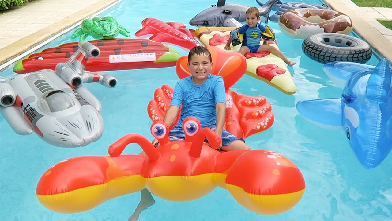 PISCINE REMPLIE DE JEUX GONFLABLES GÉANTS : REQUIN, HOMARD, PIZZA, DONUT, CROCODILE, etc... - 2/3