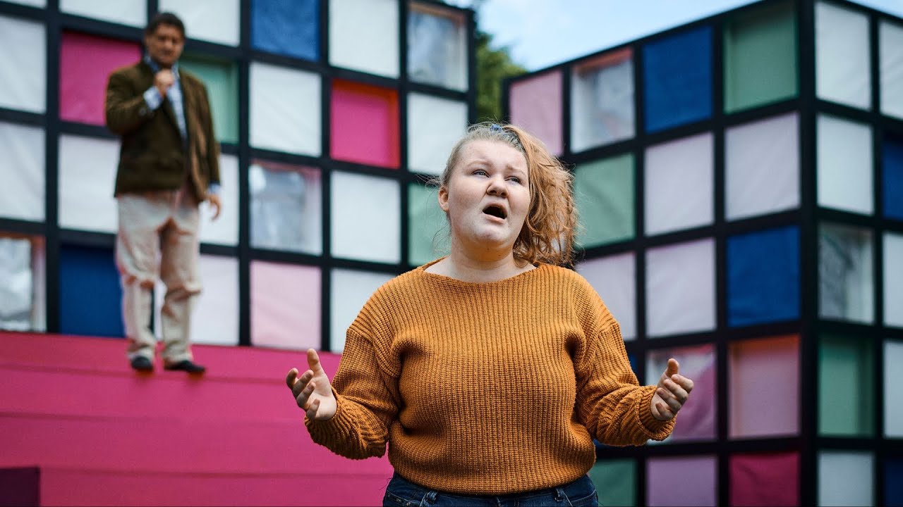 Lige der hvor hjertet slår – Vi maler byen rød: The Musical 2021 | Nyborg Voldspil