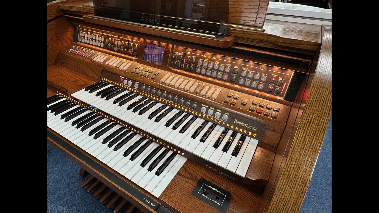Lowrey Holiday Classic Deluxe - Allens Music Organ & Keyboard Showcase 2025