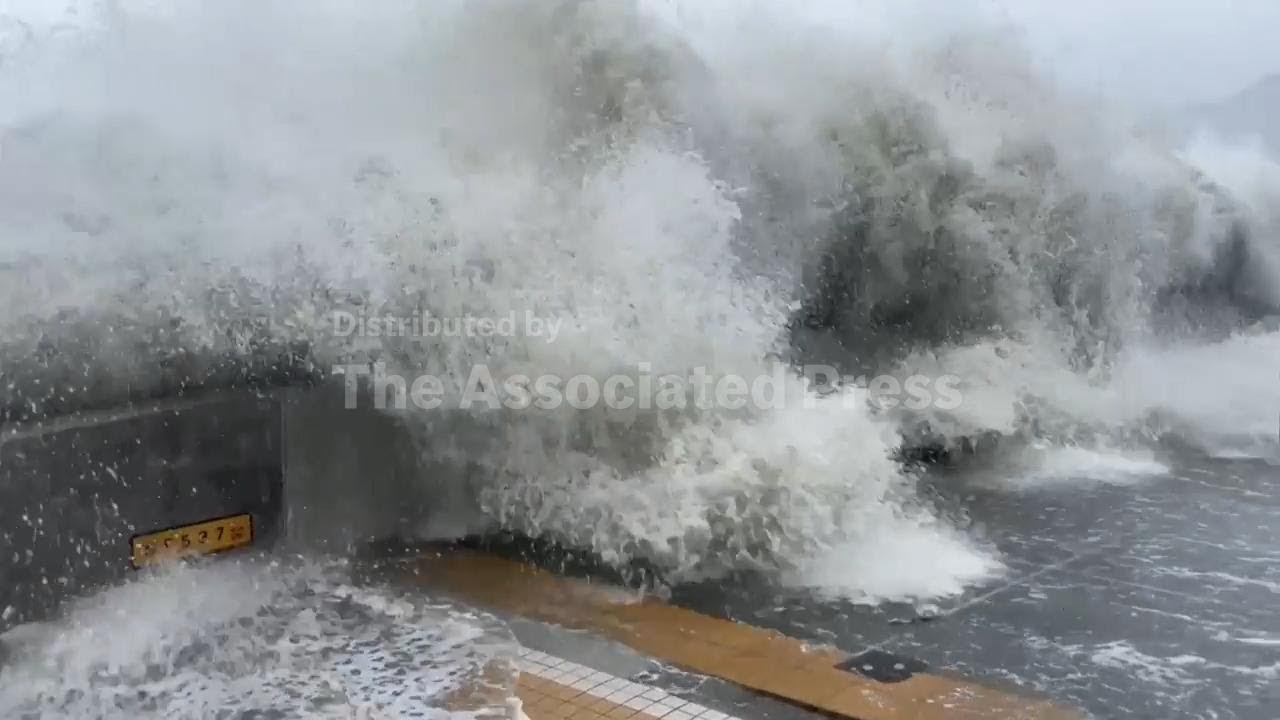Typhoon Ragasa lashes Hong Kong