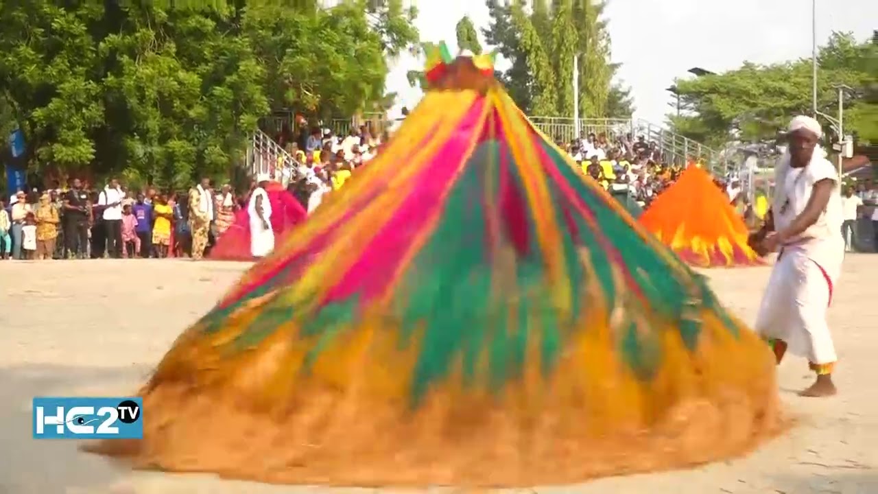 Vodoun days 2026 : prestation des Zangbéto au Fort français de Ouidah (partie 1)