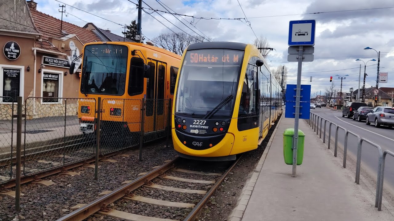 KÜLVÁROSI HANGULATBAN, CSÖRGŐ KERESZTTEL AZ 50-ES VILLAMOSSAL 