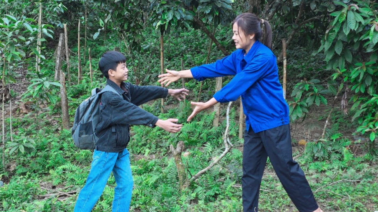 Diep's happy moment when Bac returns to his small home - a reunion after more than 3 months apart.