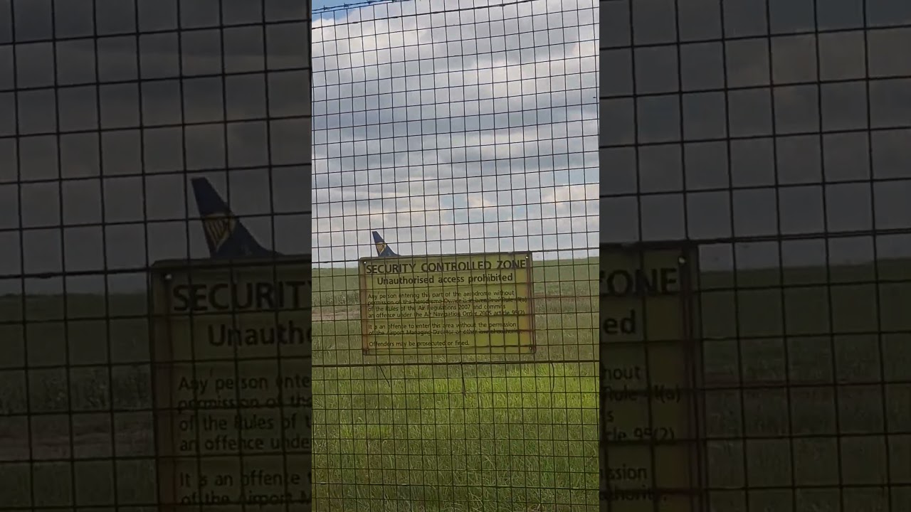 Ryanair 737800 takeoff STN 22 (EGSS)