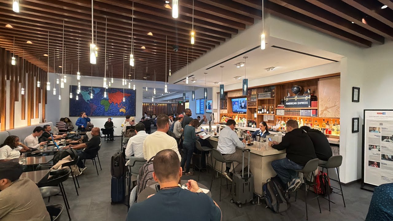 IAH AmEx Centurion - Houston airport lounge during peak afternoon travel