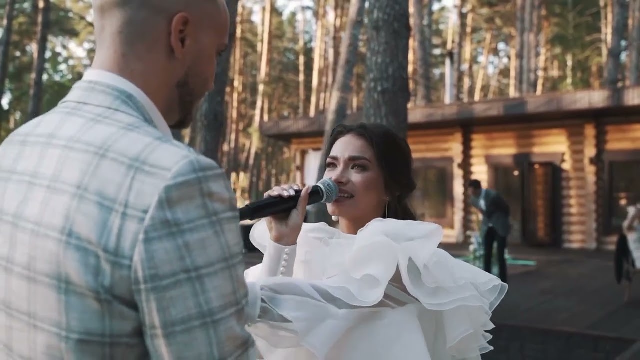 Невеста поёт на свадьбе. Невероятно красивая песня жениху и родителям