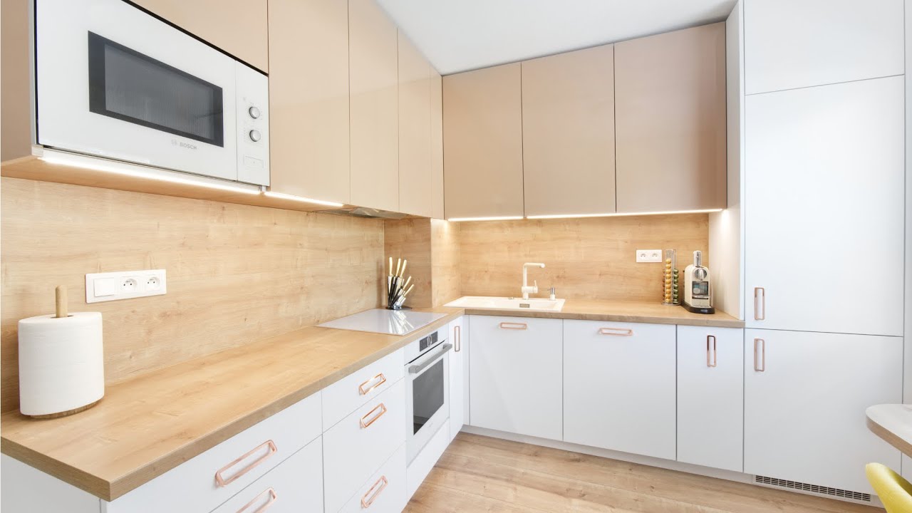 Kuchyňa s medenými úchytkami