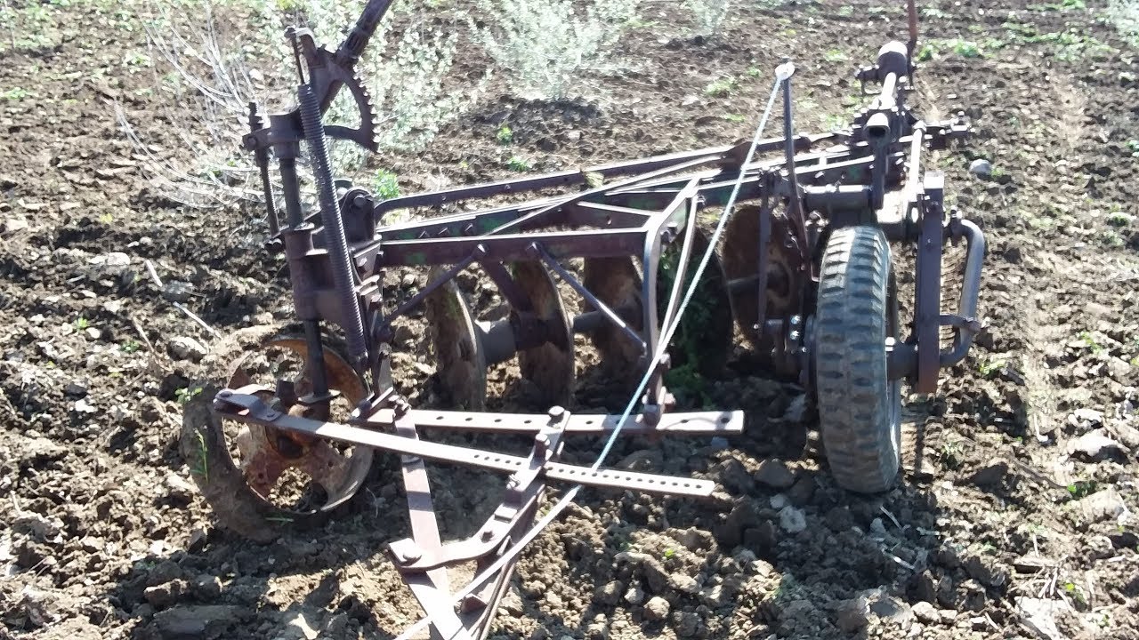 Farmall H Pulling the John Deere Disc Plow