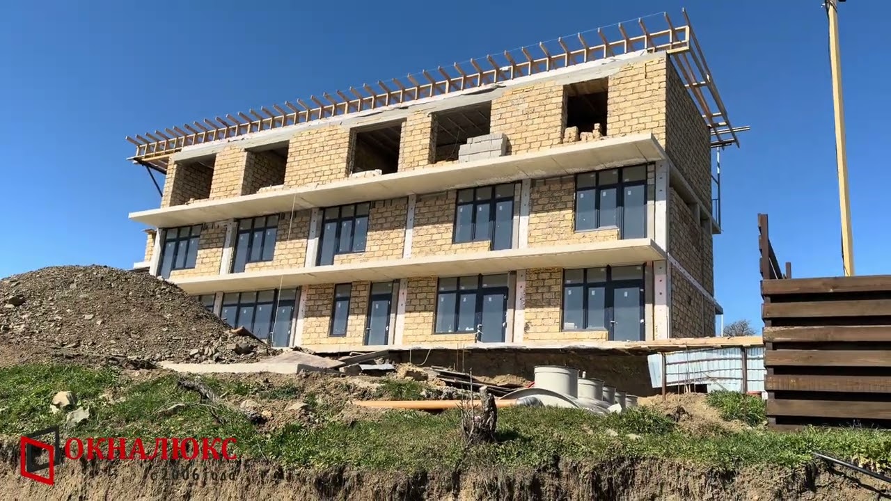 Остекления гостиницы в металлопластковом профиле в эксклюзивной ламинации в цвете стальной синий. 