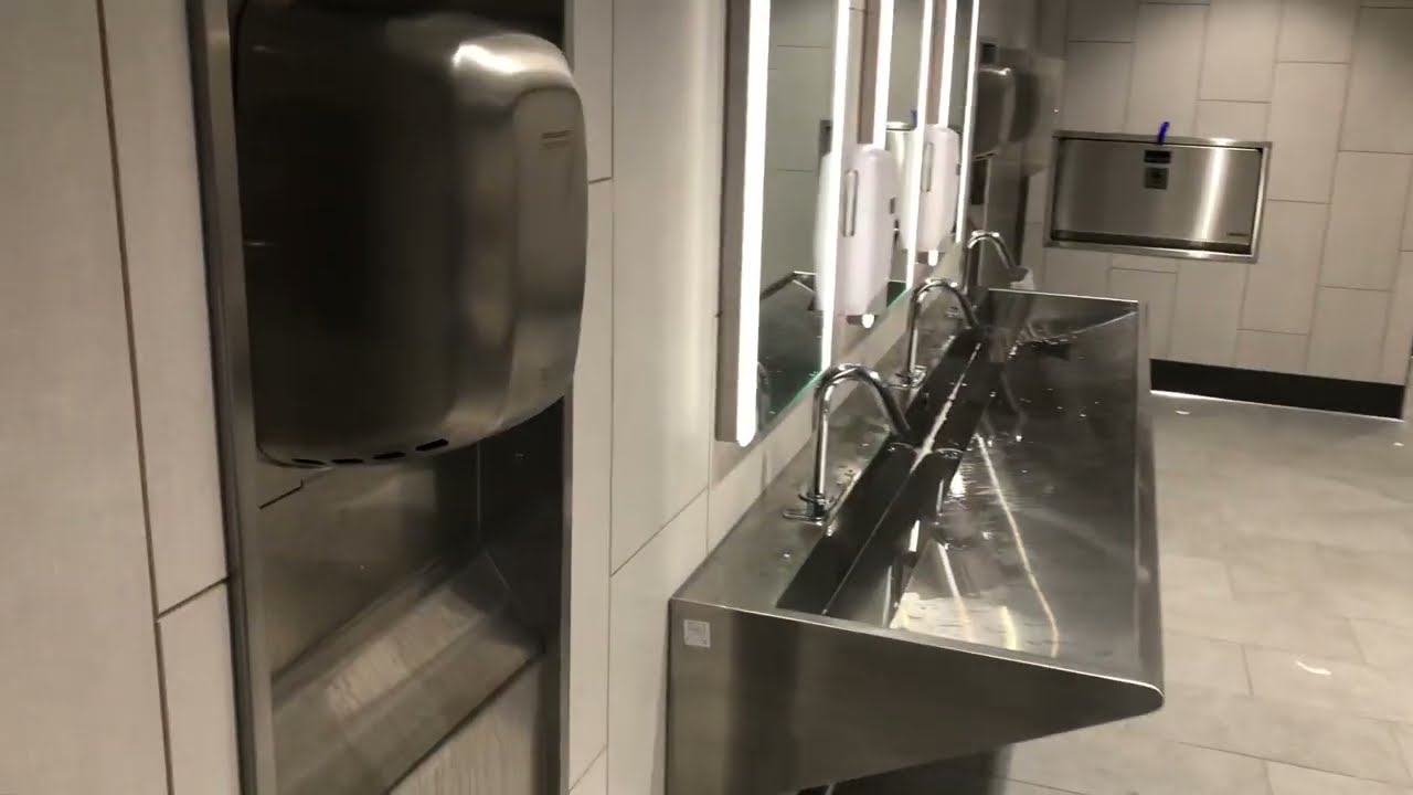 Machflow by Mediclinics Hand Dryer at Sam’s Club, Spring Creek, Plano Texas (1/2)