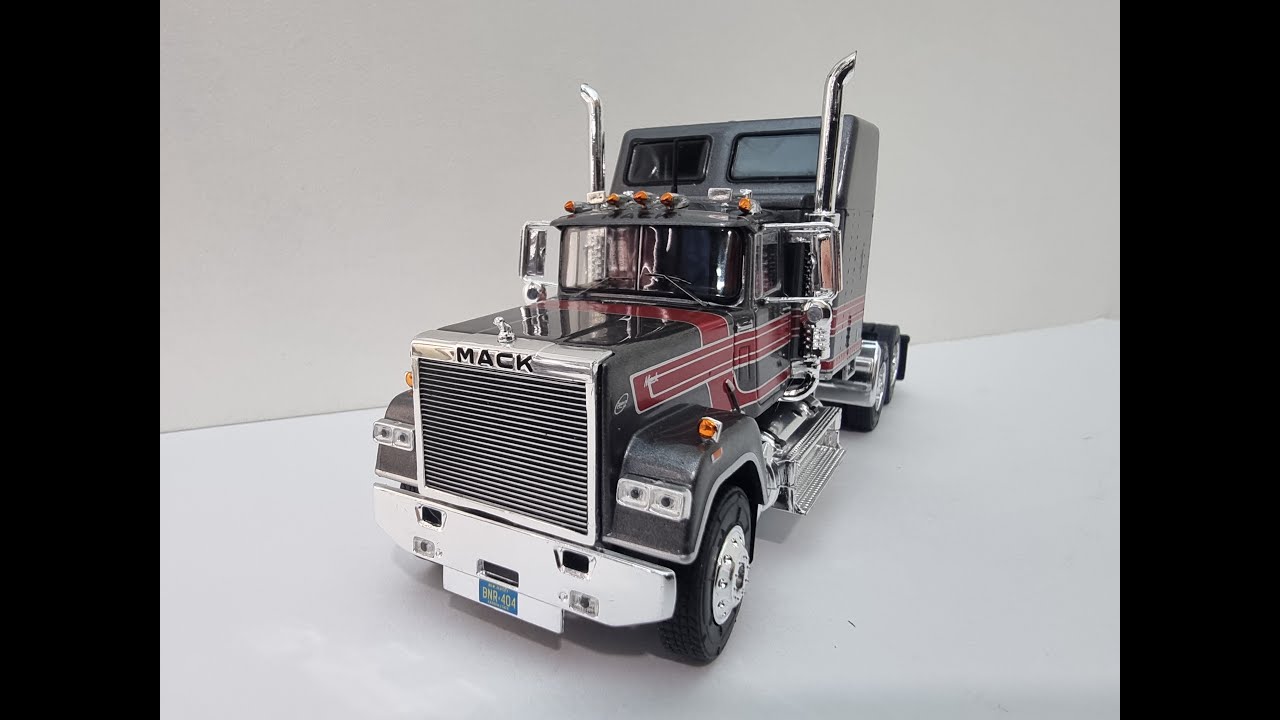 1985 MACK SUPERLINER MAGNUM PRIME MOVER BY IXO 1/43 SCALE DIECAST SEMI TRAILER TRUCK MODEL