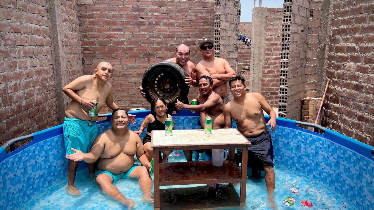 Tanto es la hipocresía que hasta piscina le pone ha los especiales
