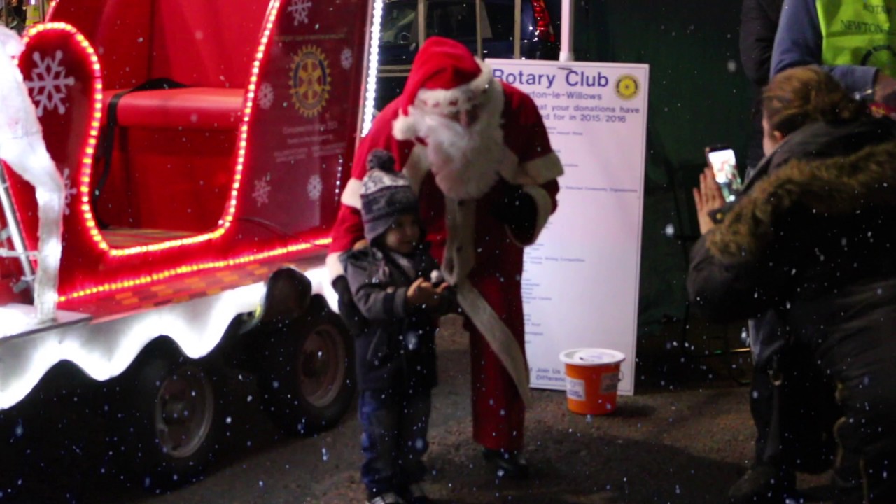Earlestown Christmas lights switch on 2016
