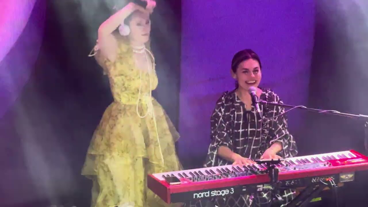 24. Последняя дискотека – Монеточка (Live @ifperformance06  09.06.2024)