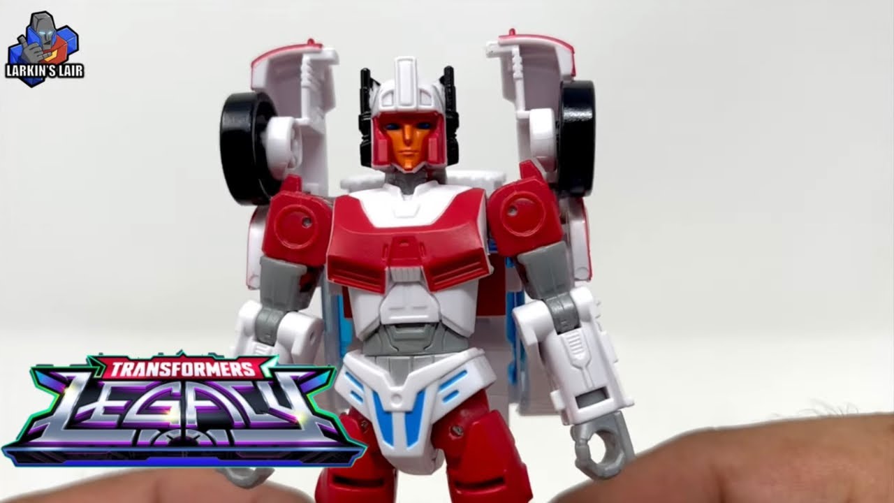 Transformers Legacy Deluxe Class Minerva Review, Larkin's Lair