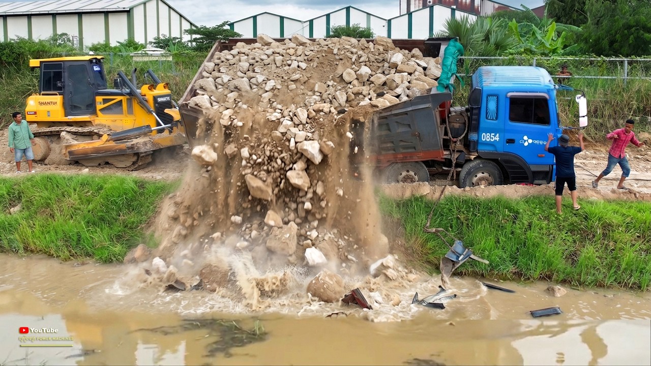 Unskilled Backward.! Carefully.!​! Dump Truck Backward Failed - Talented Recovery with doZER DH17 ST