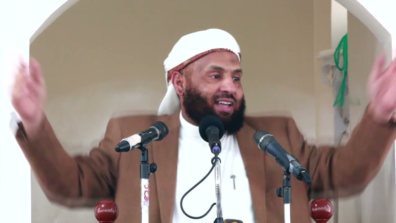 معالي وزير الاوقاف والارشاد  شبيبه يلقي خطبة الجمعة  في جامع الخلفاء في مدينة مأرب