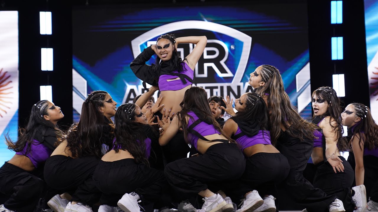 UNIVERSE CREW TIR 2025-GRUPO ADULTO PROFESORA CANDELA CLOT 