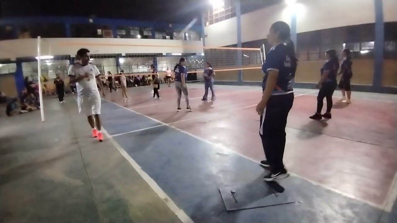 Jugando voley xd primer video