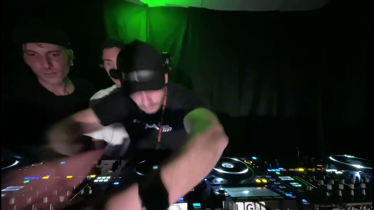HAZZHARD VS SVEZIATEK (4deck + 2 mixers) @ Bonanno02 - Modena (full videoset) 25/04/2024