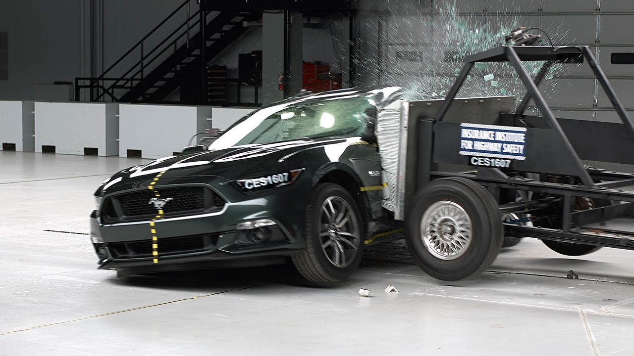 2016 Ford Mustang side IIHS crash test