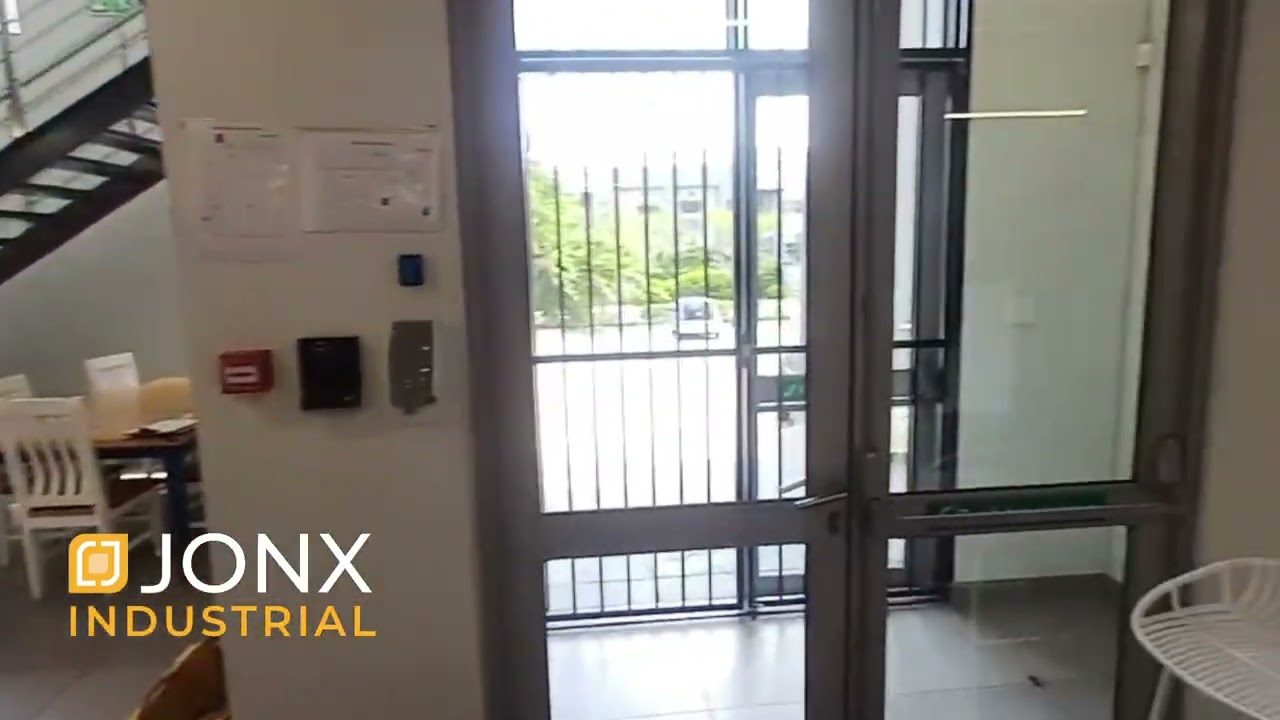 Modern A Grade Warehouse in a secure park TO LET in Montague Gardens