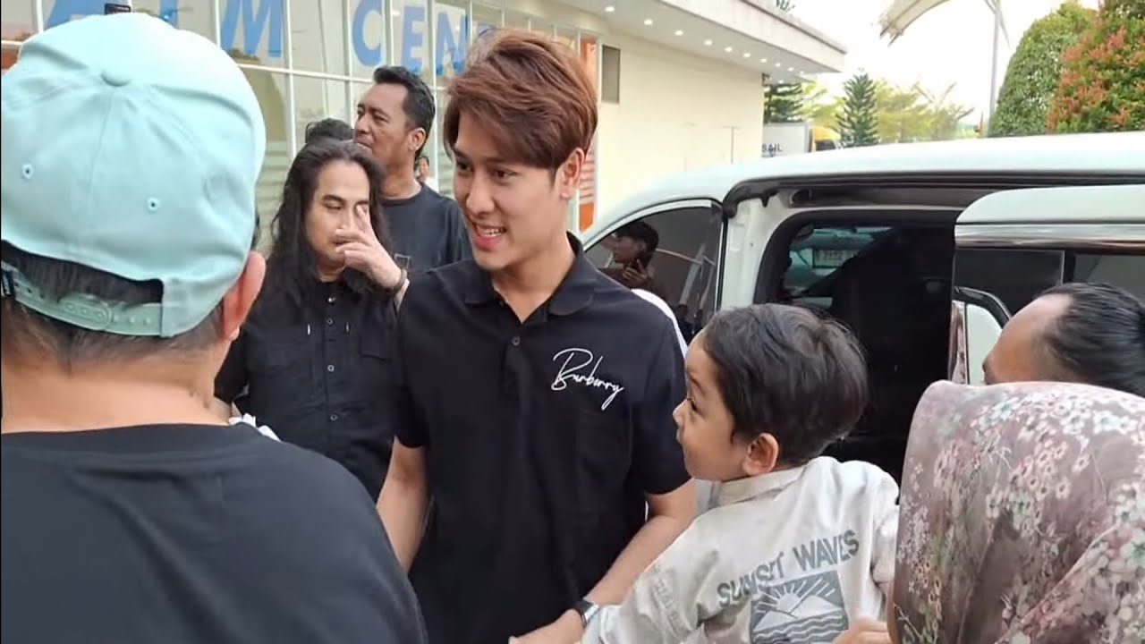 RAYAKAN 5 TAHUN PERNIKAHAN, LESTI & RIZKY BILLAR MENDAPAT SUPRISE DI ACARA MEET N GREET 