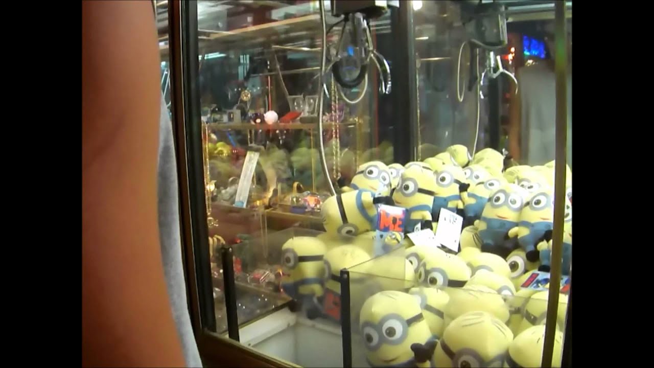 Angry Bird Minion Claw Machine - Tilt - Galleria