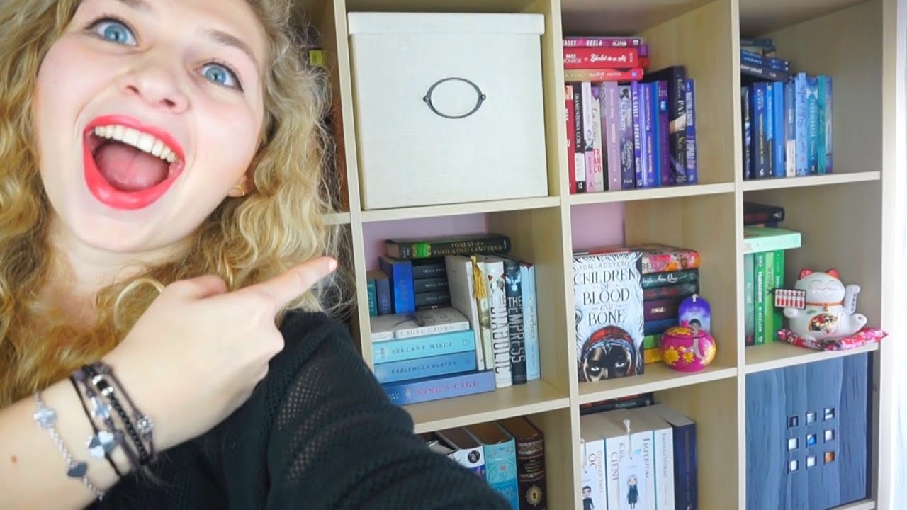 BOOK.SHELF.TOUR. 🍩🍩🍩