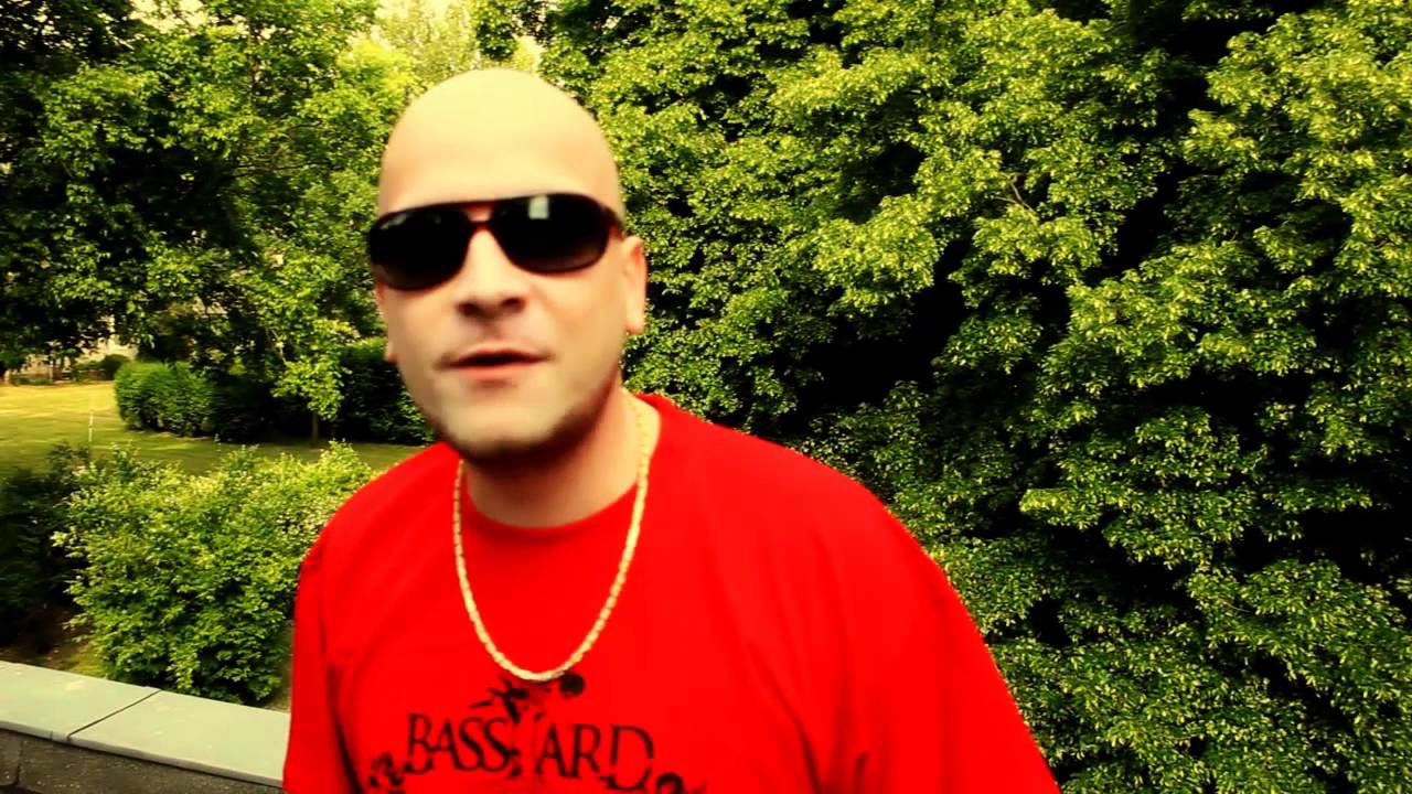 MC Bogy & Medizin Mann feat. Tarek (KIZ) - Scarface Style