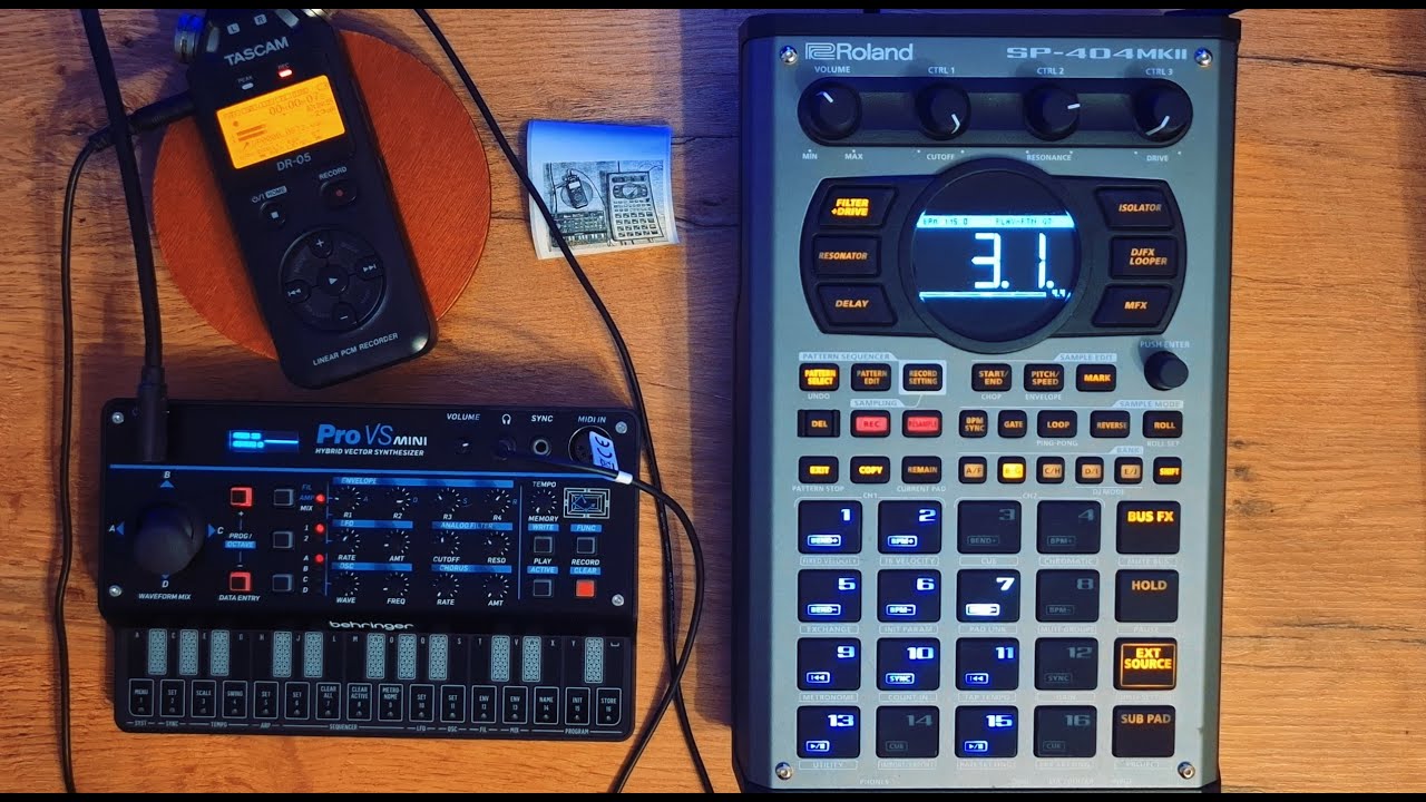 Roland SP-404 MKII deep house with Behringer Pro VS Mini | derailed