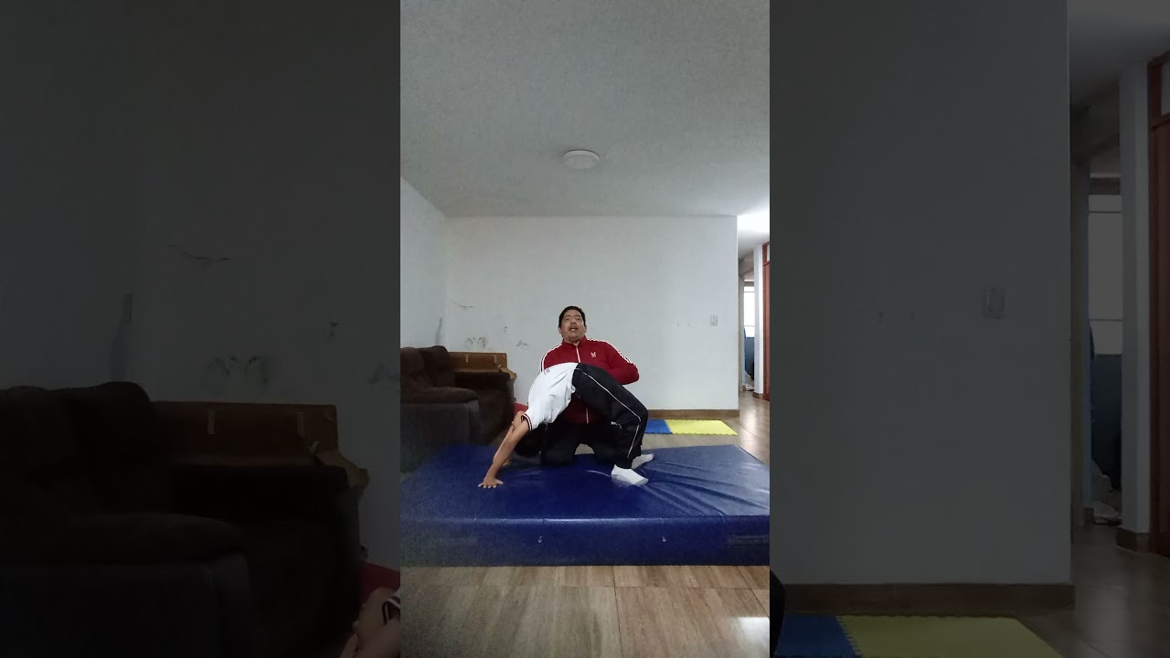 Educación Física - Gimnasia (vela, puente y rodamiento adelante) Profesor Alexis Salgado.