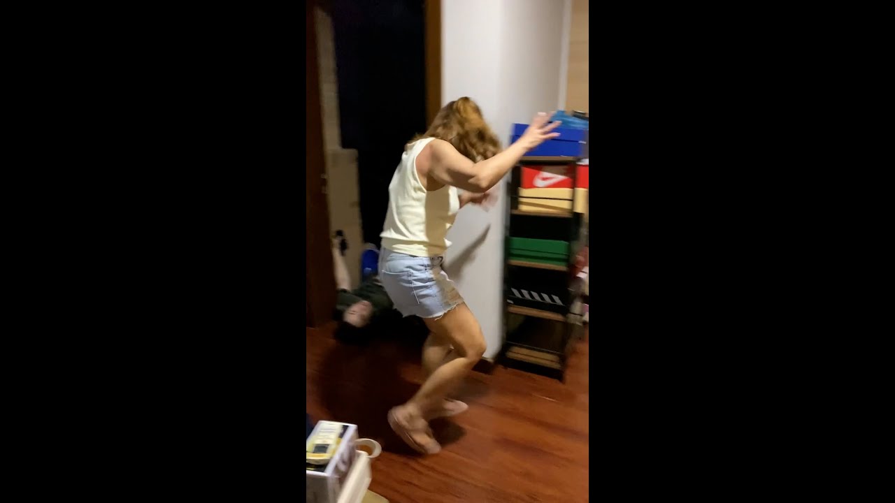 Falling Head Prank Sa Nanay Ko (Nabadtrip Siya)