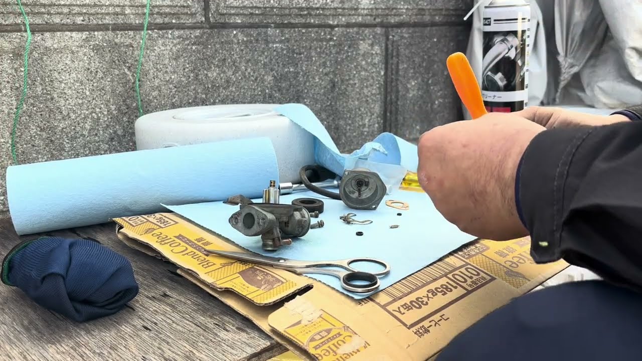 No12  久しぶり乗ろうとしたら、ガソリン臭。キャブレターから燃料漏れ‼️