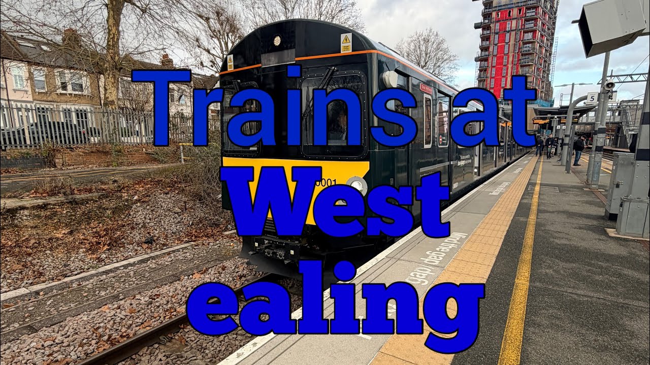 Trains at West Ealing 