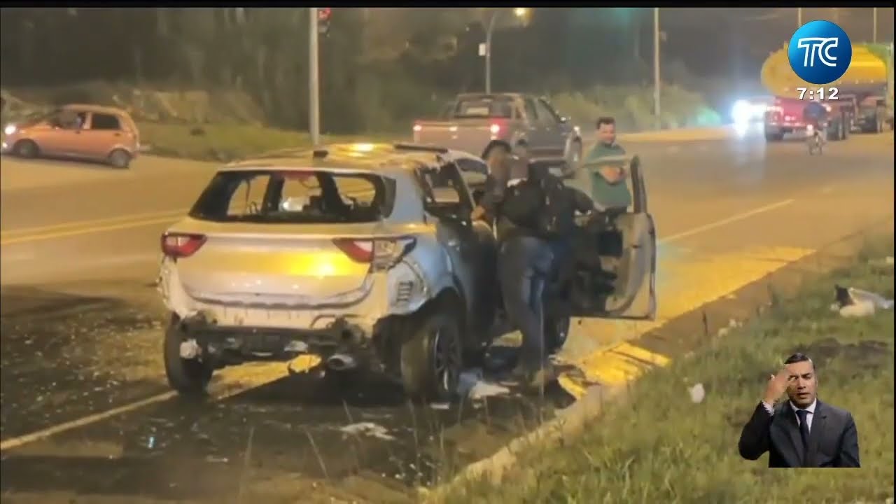 Prendieron fuego a un carro en una gasolinera de Santo Domingo de los Tsáchilas