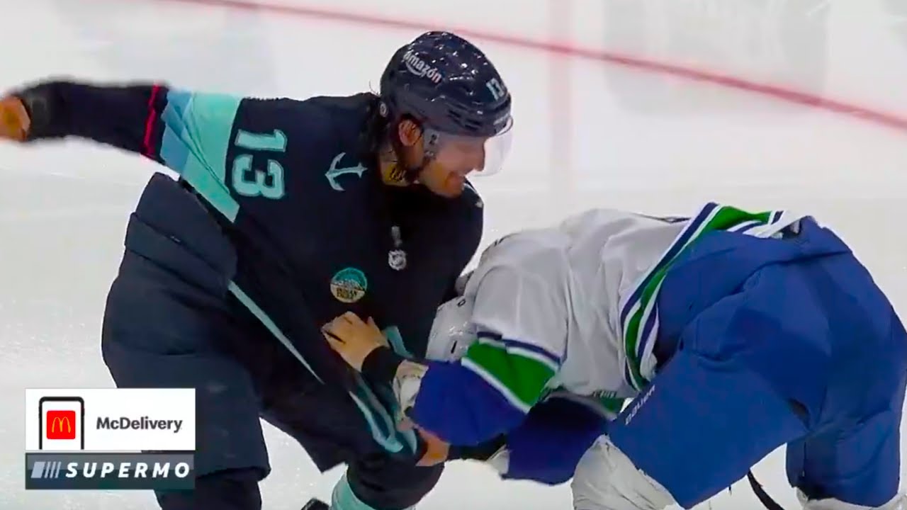 Brandon Tanev Conor Garland Fight (FULL CLIP) | Kraken vs Canucks NHL Highlights