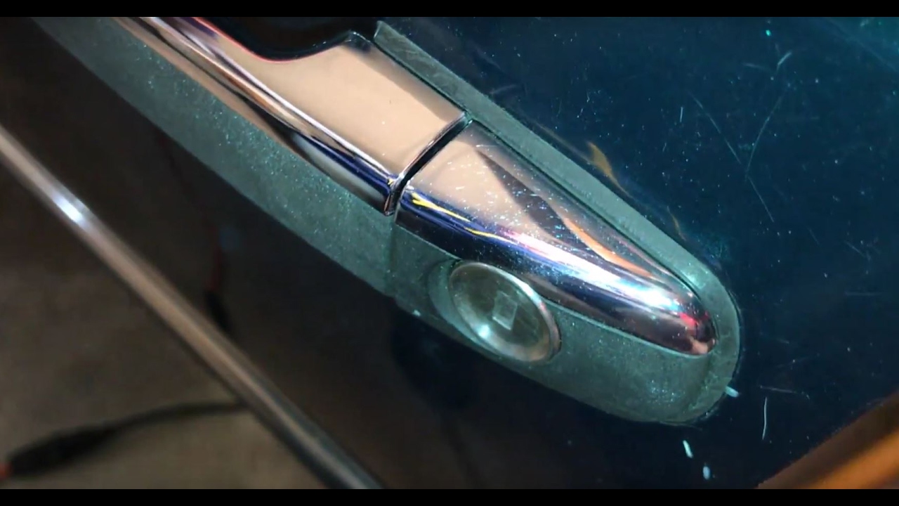 How to Repair Door Lock - Broken Cylinder Guide Spindle - Mercedes (W202, C-Class)