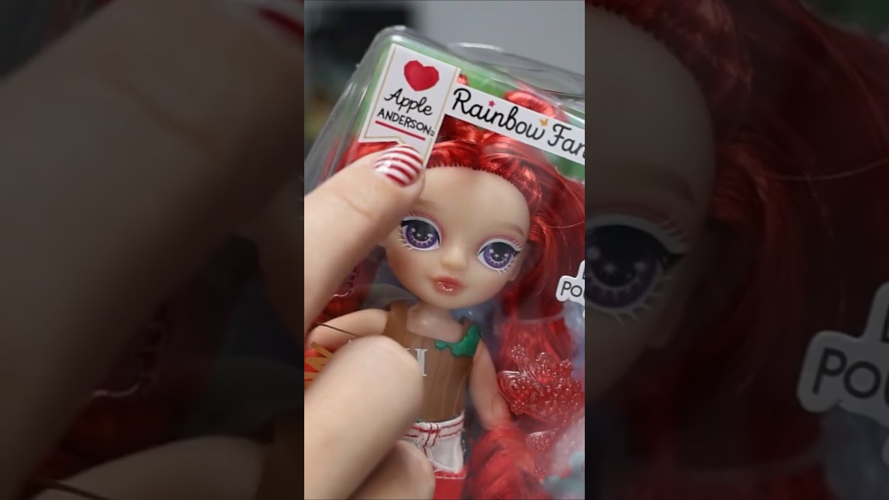 לובשת בול עץ Rainbow Fantasy Fairies Apple Anderson פיית ריינבו היי – אפל אנדרסון 