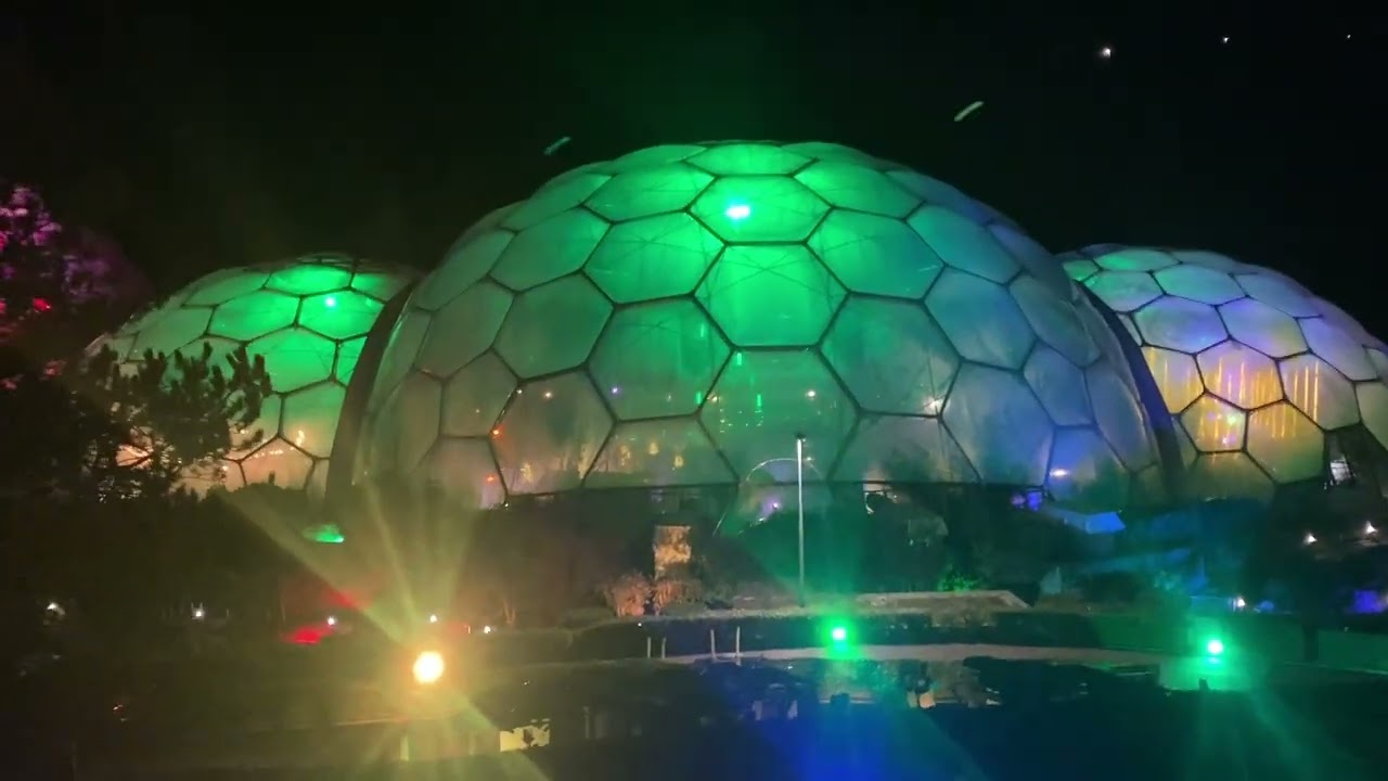 friend and I filming Eden project tour at Christmas 