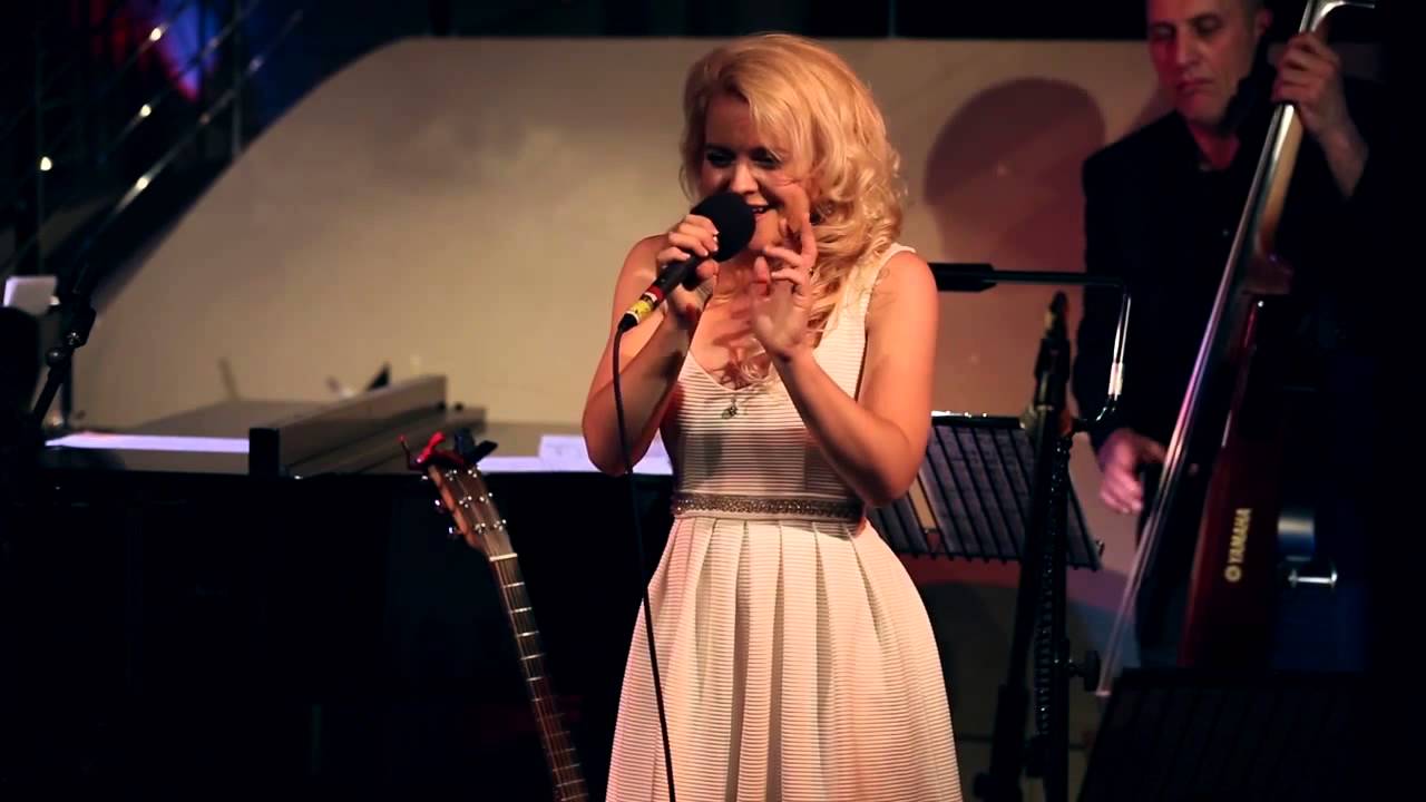 Besame Mucho - Sammie Jay Live Cover
