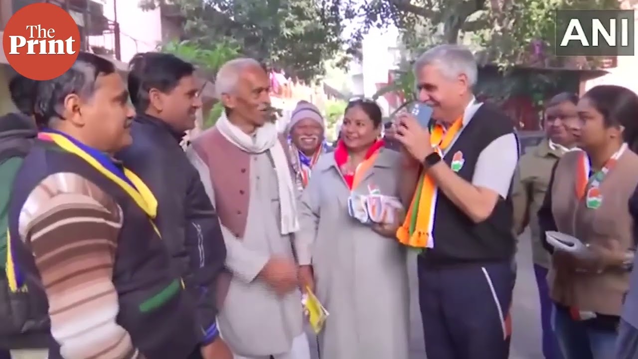 AAP volunteers greet Congress candidate from New Delhi Assembly seat Sandeep Dikshit