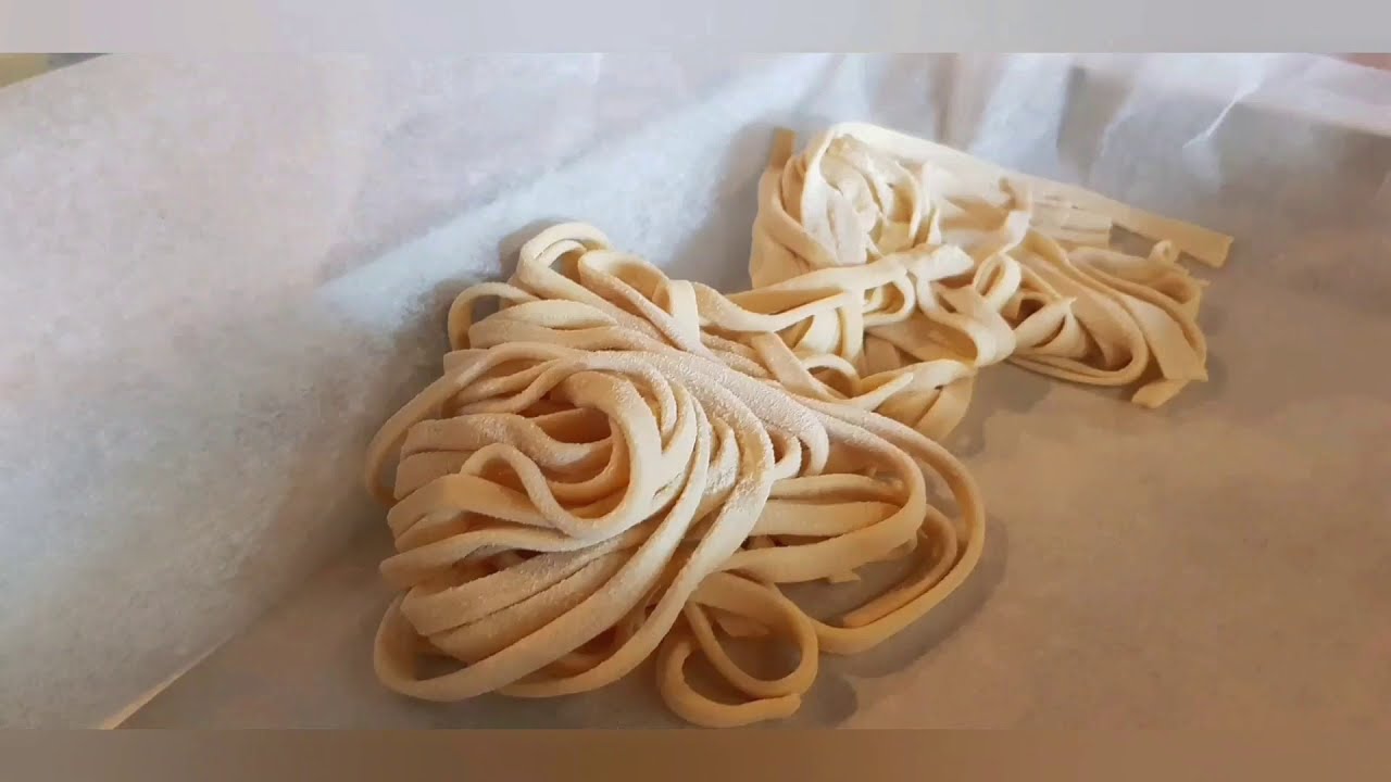 PASTA ALL'UOVO FATTA IN CASA ricetta veloce e semplice per tagliolini,tagliatelle,pappardelle.....