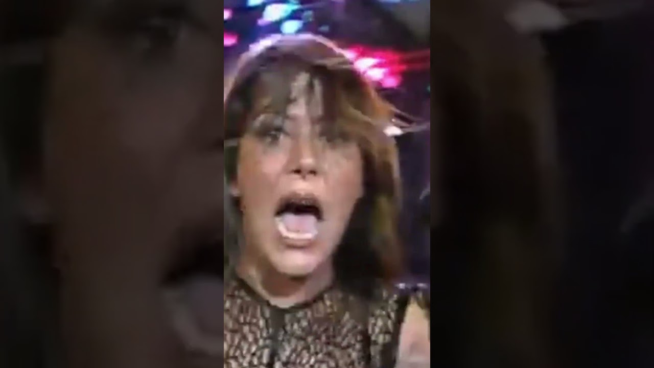 Alejandra Guzm&aacute;n - M&iacute;rala, M&iacute;ralo #shorts #alejandraguzm&aacute;n #show #television #cantante #artista