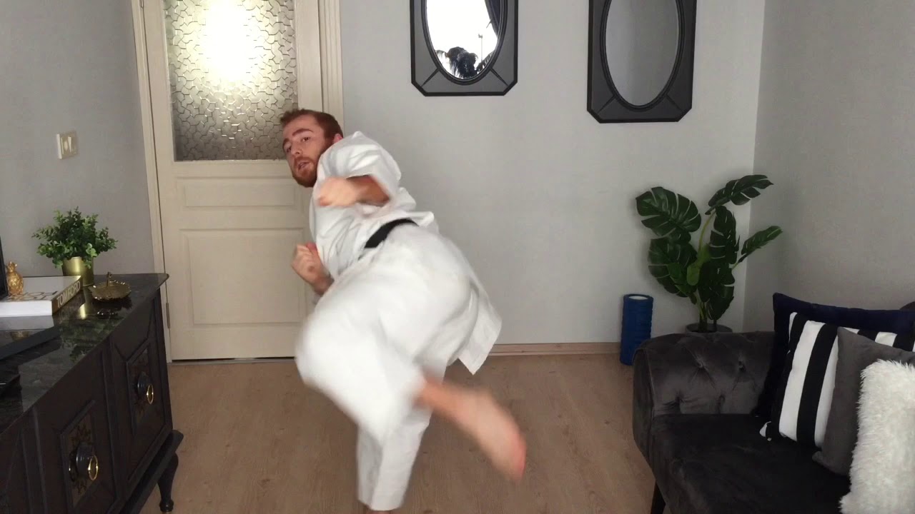 SHOTOKAN KARATE DO STİLİNDE YEŞİL KEMERDEN MAVİ KEMERE GEÇERKEN YAPILMASI GEREKEN TEKME TEKNİKLERİ