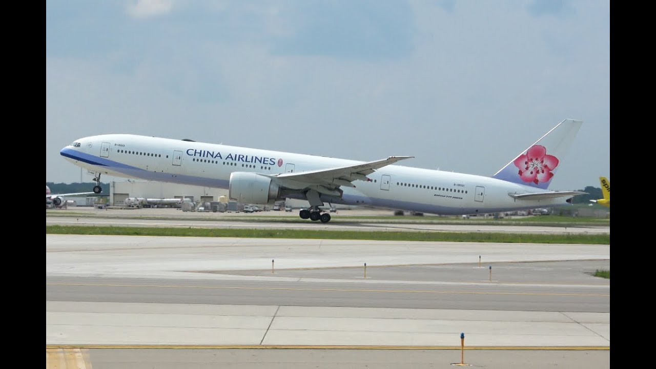 China Airlines Boeing 777-300 take off, DTW