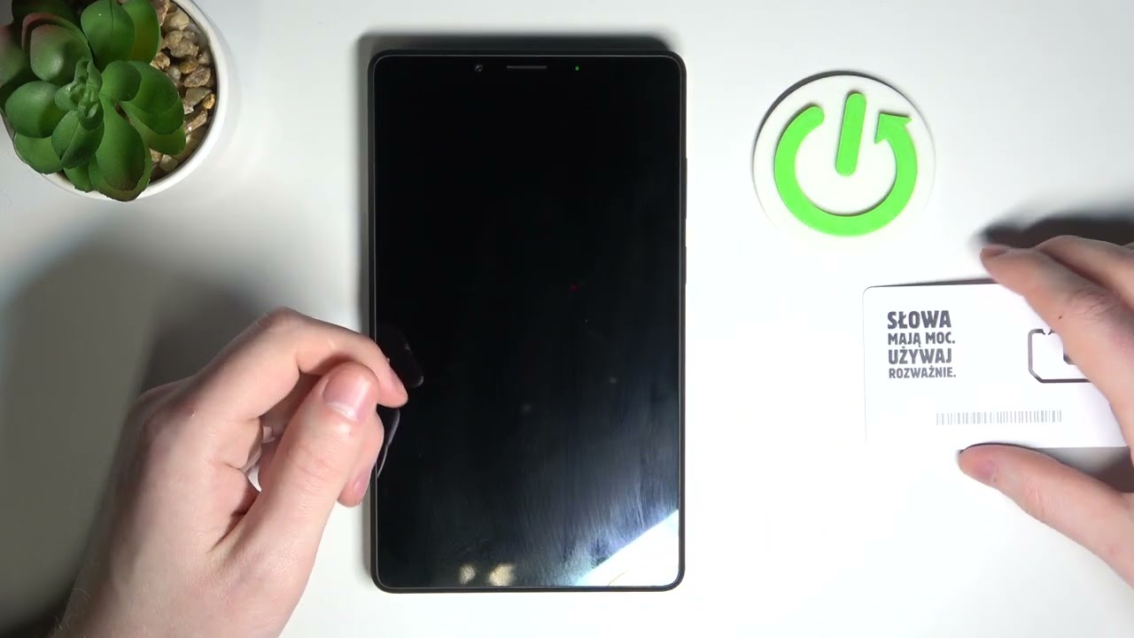 LENOVO Tab M7 and Male Hand Size Comparison