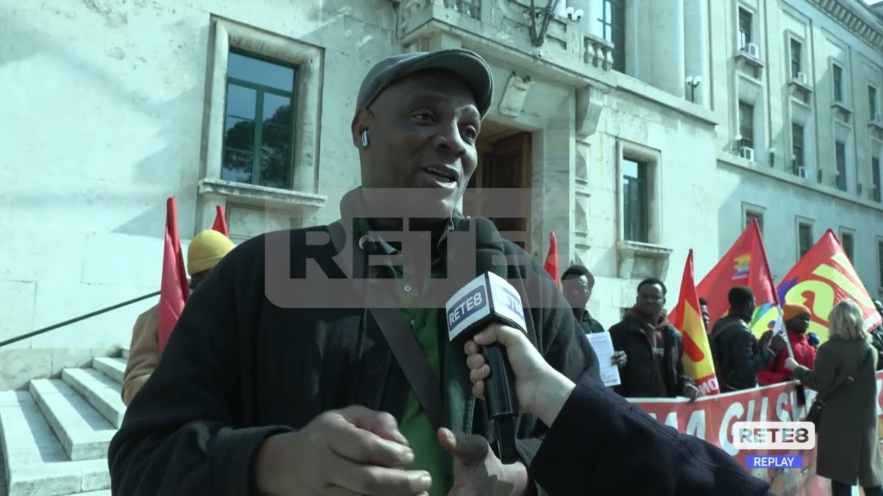 Pescara - In Prefettura la protesta dei migranti