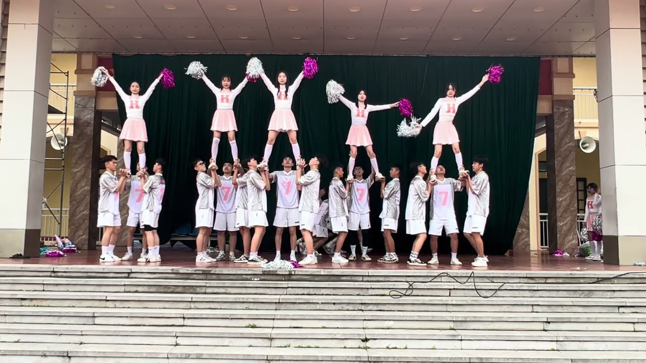 Nhảy Mashup Vũ điệu tuổi trẻ - 12B THPT Đường An